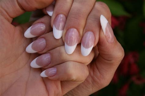 french nails mandelform|Nägel Ideen French: 15 schöne French Nails Variationen